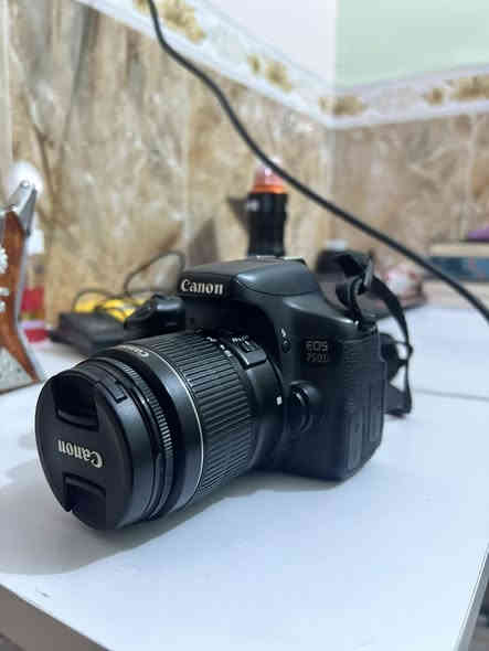 كانون D750 
نضيفة جداً ،
- مع عدسه 18-55

- مستشعر APS-C CMOS بدقة 24.2 ميجابكسل
- معالج صور DIGIC 6، ونظام تركيز بؤري تلقائي بـ 19 نقطة من نوع Cross-Type. - على تصوير فيديو بدقة عالية (Full HD)
- شاشة LCD قابلة للحركة وتدعم اللمس، وإمكانية الاتصال عبر Wi-Fi و NFC، بالإضافة إلى حساسية ISO التي تصل إلى 25600. 

- شاحنه بلادي وشريط حمل كامره كامله جاهزه 

السعر 425 ألف 
بيها مجال بسيط ، توصيل بغداد فقط
***********
