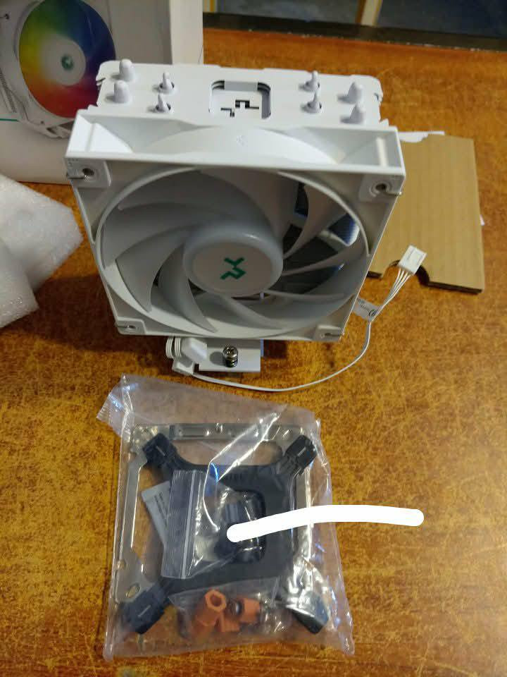 للبيع
Intel Core i5 8400
مع مبرد DeepCool AG400 WH ARGB 🤍
الحالة نظيفة جداً والاستعمال خفيف
المبرد كامل مع العلبة والملحقات
التبريد ممتاز والشكل مرتب داخل الكيس 🔥
السعر : 80  وبيهن مجال بسبط للشراي 

الرقم :***********
