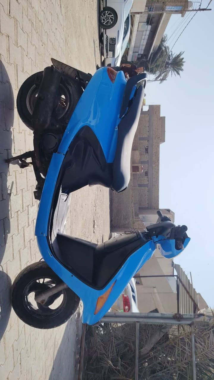 السلام عليكم فراشه نثية  مناقصها شي
كلوب امامي بك لايت اشاير هورن هندر سلف كله شغال كهربائيات كامله مفتوحه مره وحده محرك خرسة ما تسمع صوته سعر 300  وبيها مجال قليل مكاني الديوانية مركز 
 رقم بي واتساب ***********
