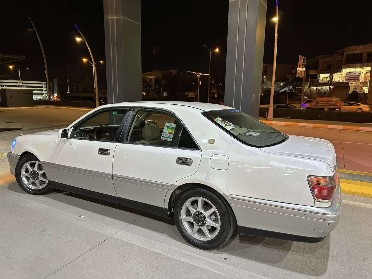 مەلیکە بوفروشت 2002
سپی ناو زەرد 
سعر 33 قفل  
براوە لوک  
یەک دوکمە 
کامل دەزکاری کراوە 
مکینە  فيفیتی 171 
گیر ومەکینە بەشەرت
سەیارەکە روبەرو جوانترە 
کودی بو کراوە 
شوین - سلیمانی 
***********
