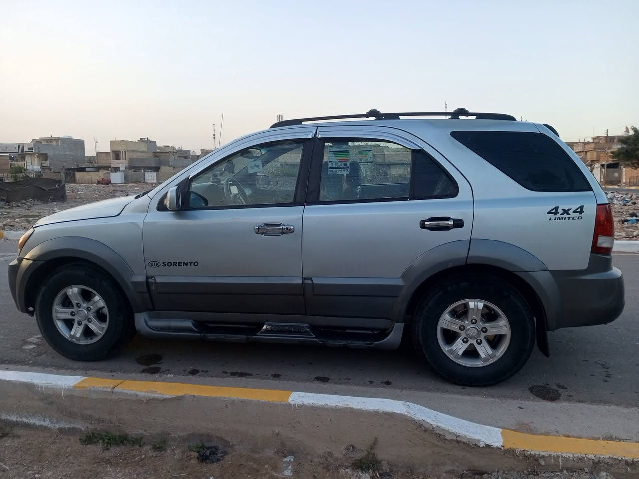 السلام عليكم كيا سورنتو 2006
وارد امريكي حادثها جاملغ ومعدل نفسه بدون دواخل سياره فول مواصفات فتحه سقف تبريد كرسي سائق كهرباء فور ويل رقم بغداد انكليزي وباسمي 5راكب تخم  تايرات جدد نوزلات بلكات فيت بام كله مبدل جديد سعرها 80 مكانها بغداد الحسينيه ***********
