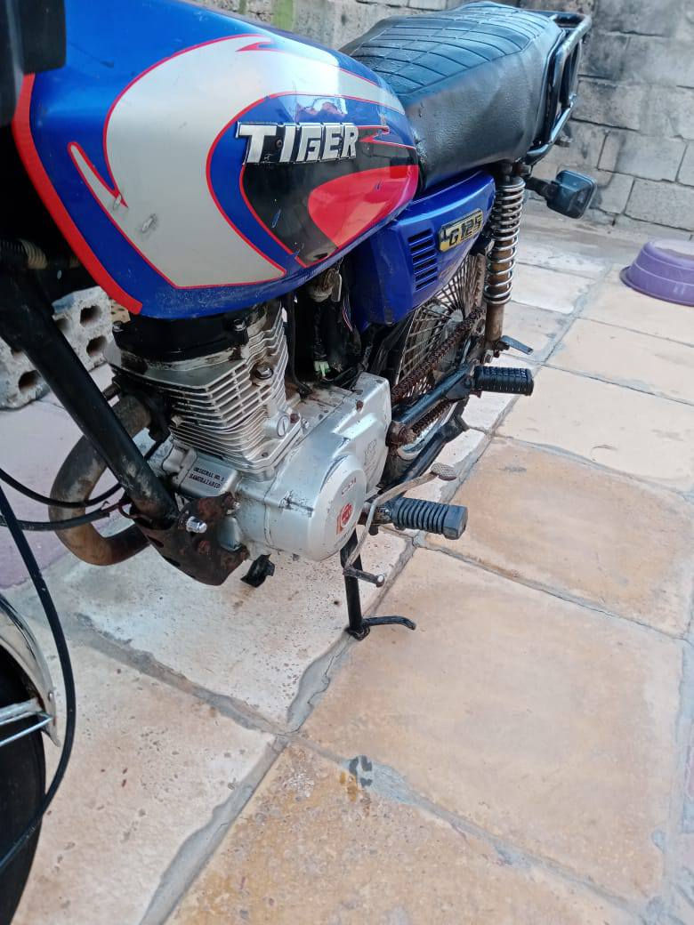 دراجة تايگر موديل 21 للبيع أوراق اصوليه مبدل ولفات وبستم عوزها كثف وگلوبات السعر 400وبيها مجال مستعجل على بيعتها ***********
