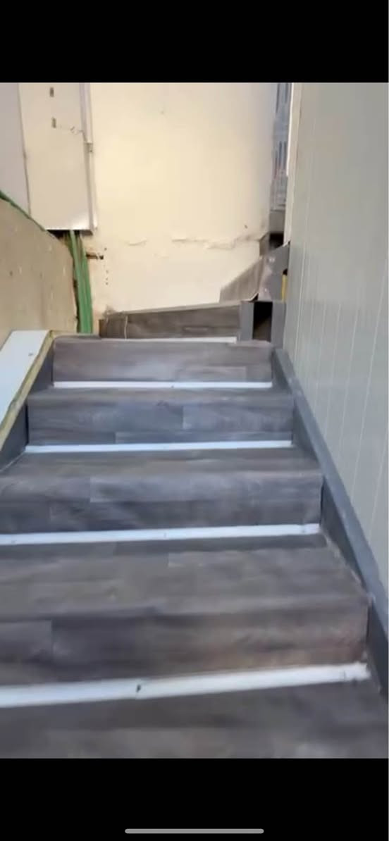 يعلن مكتب عقارات المكصوصي 
وجود مشتمل لإيجار في الجبيله طابق اول من بيت باب معزول موقع ممتاز ومشتمل جديد 
يتكون من غرفتين وصاله ع مطبخ وهول وحمام
سعر الايجار 500 الف نهايته مابي مجال. 
*********** البصرة, العراق
