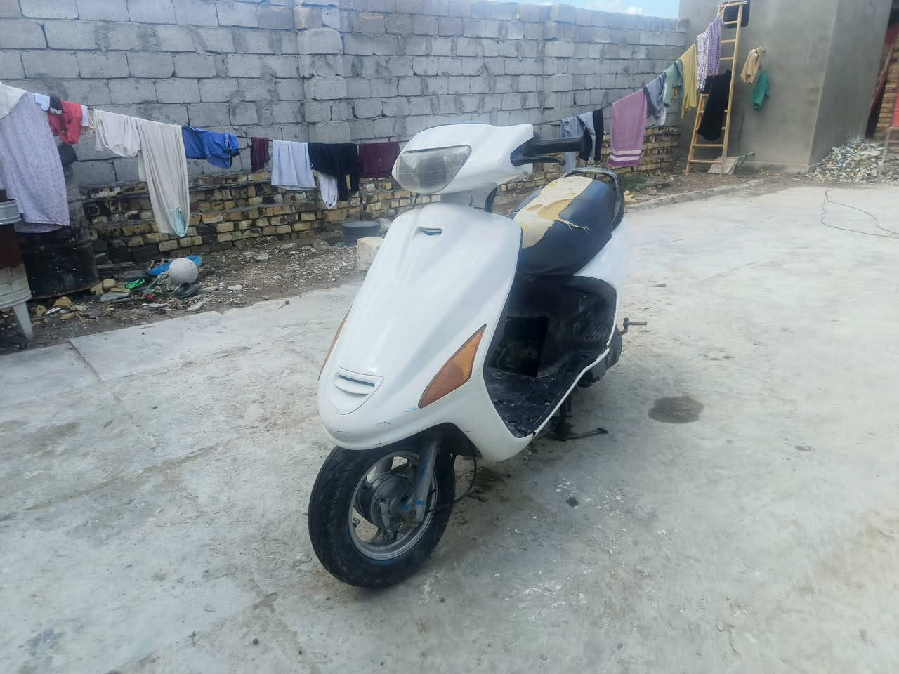 فراشة مراوس بوحده انضف لو ماكس 
لو اربعة كير اوراق اصولي ونطي فرق 
دراجة مبدل بستم ولفات 
شغالة كلشي بيهة 
كاملة مكملة


**إذا كنت صاحب هذا الإعلان وتريد حذفه لأي سبب، رجاءا أرسل رسالة إلى الدعم الفني**