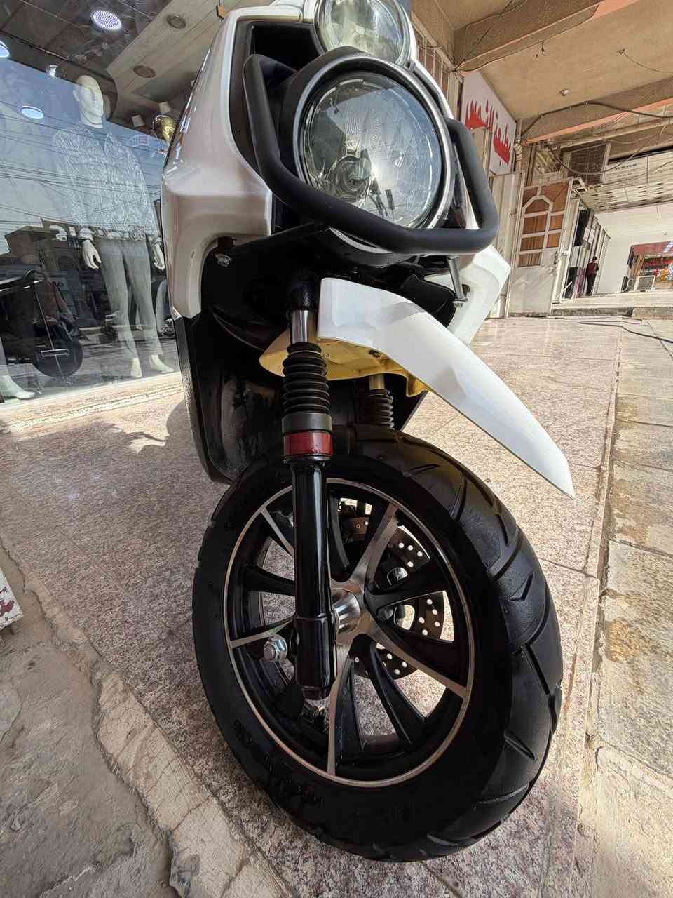 دراجه كهربائيه 2024موديلها جديده لوك تجي تفحص وتشوف استخدام شخصي  تشحنها مره كل سبوع وحسب الاستخدام للبيع للاستفسار  التواصل على الرقم ***********
