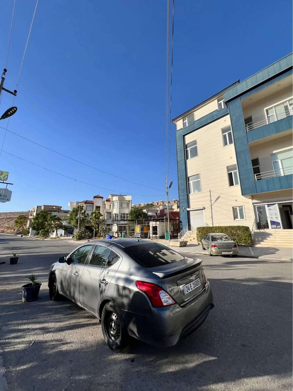 سياره نيسان فيرسا للبيع موديل 2017 
مواصفات sv 
‏٨٨mمايل ماشيه 
رقم و سنويه جديد حتي 2030
سياره فقط للبيع  
ضرر بينا 3 قطعه 
مكاني ب دهوك 
رقم تلفون 
‏*********** دهوك, العراق
