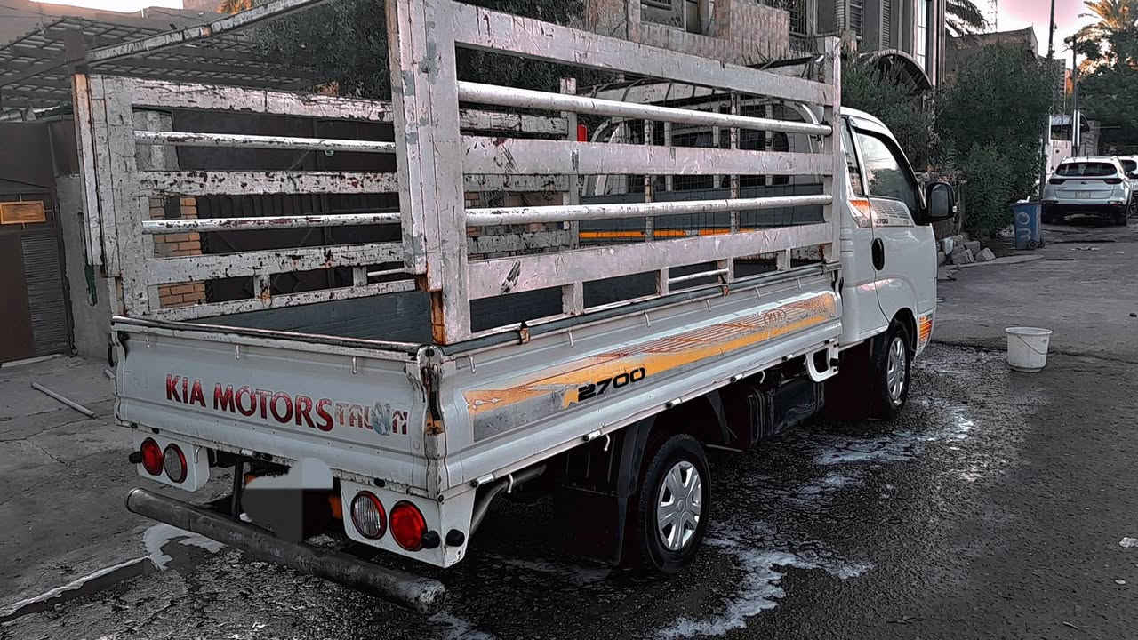 سلام عليكم كيا بنكو حمل موديل 2019 سياره نظيفه تايرات جدد صدر جديد تبريد ثلج باتري جديده السنويه منتهيه رقم بغداد الماني  بيها ملاحظات طخه صغيره بلباب الايمن وبيها طخه بالبنيد السياره متصرف عليها ربع كبل على الشغل ملاحظه البيع بدون محجر  العنوان بغداد شارع فلسطين السعر $123 وبيها مجال الرقم ***********
