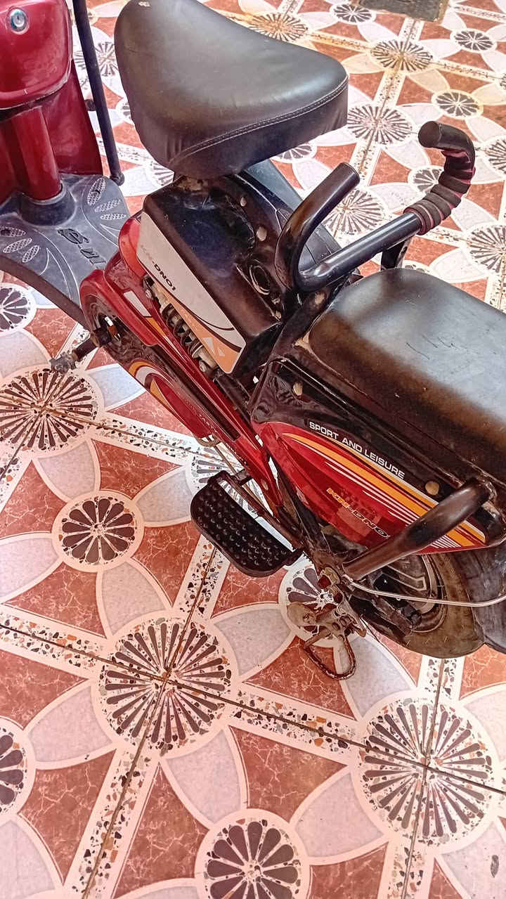 عندي دراجه شحن شغاله نظافة 80%تفيد لشغل طلاب سعر 250 ديوانيه .رقم***********
