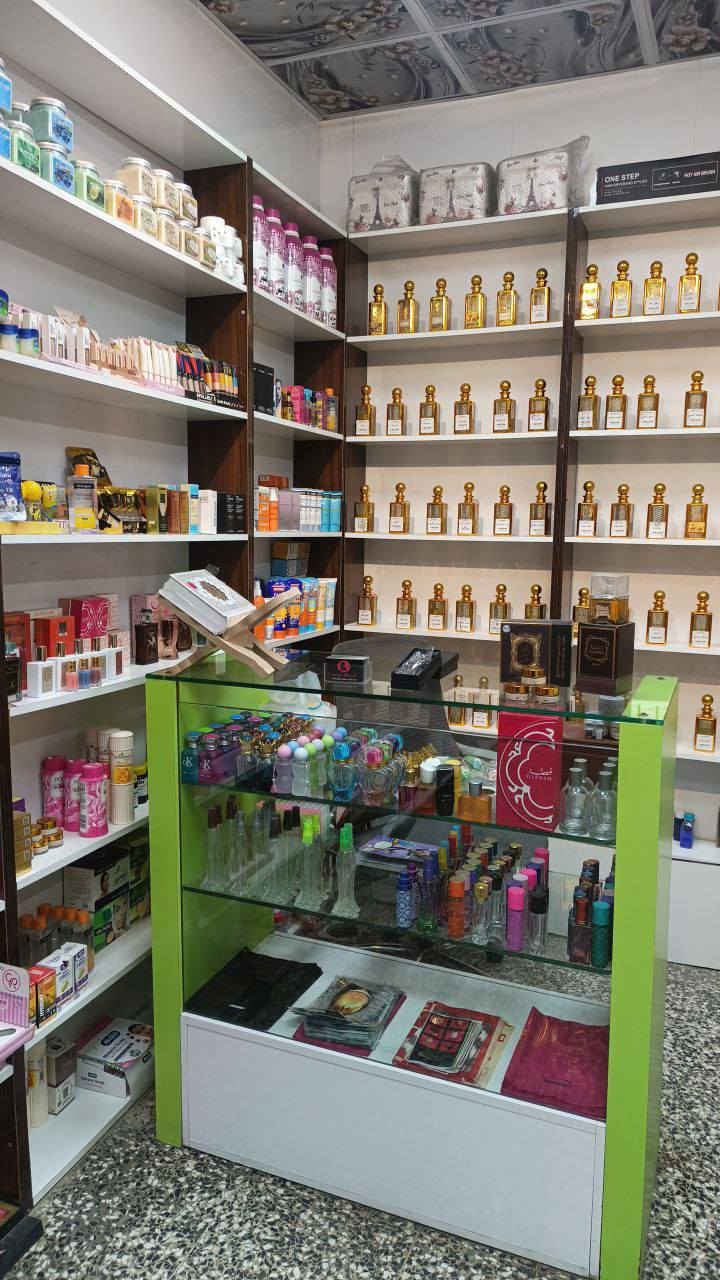 السلام عليكم كوزمتك للبيع
العنوان الرئاسة شارع عشرين 
للأستفسار واتساب ***********
