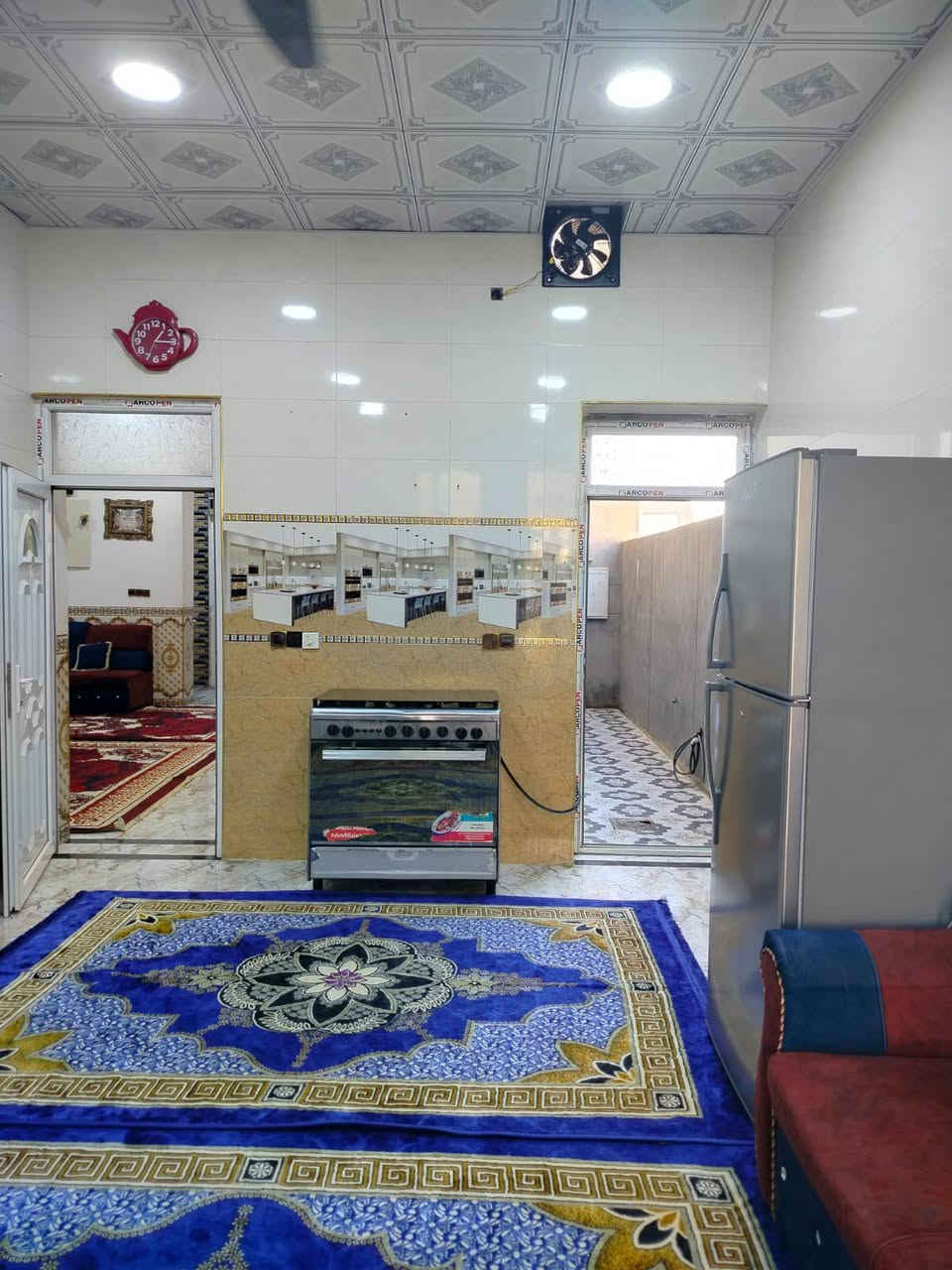 سلام عليكم بيت للبيع صوفيه شارع أربعين خلف مرطبات دريم 
المساحه 280م
استقبال
مطبخ 
صاله عدد 2
غرف نوم 4
صحيات 4
السعر 280 وقابل للتفاوض 
للاستفسار رقم الهاتف ***********
