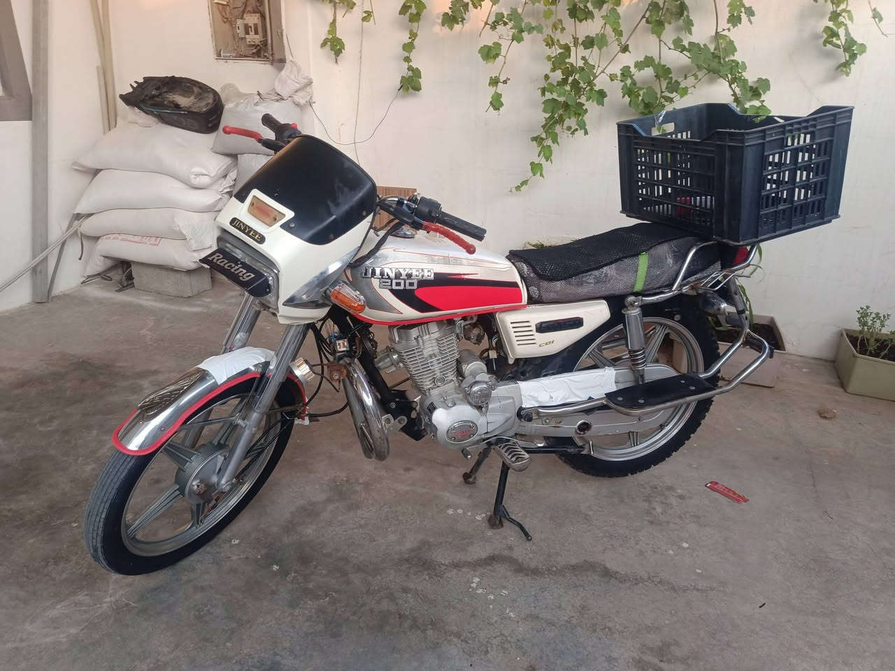 جني ابو تاج للبيع
نگره سلف يشتغل 
محرك مامفتوح 
گير محرك بشرط بس شويه بي بخار 
كهربائيات شغال 
كله عل بلاد 
نشاط معدل فول ماشاءالله 
سعره 370وبي مجال قليل للطيبين 
***********
