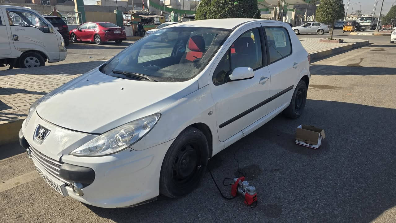 السلام عليكم بيجو 307 موديل 2006 سيارة نقصهة بس التبريد صدر امامي جديد سيارة جاهزة سنوية جديدة 2029 هزة جديدة بأسمي بس صار حادث قبل يومين يرجع عل بارد اموضح بلصورة  السعر 48 او بي مجال مكاني ديالى بعقوبة ***********
