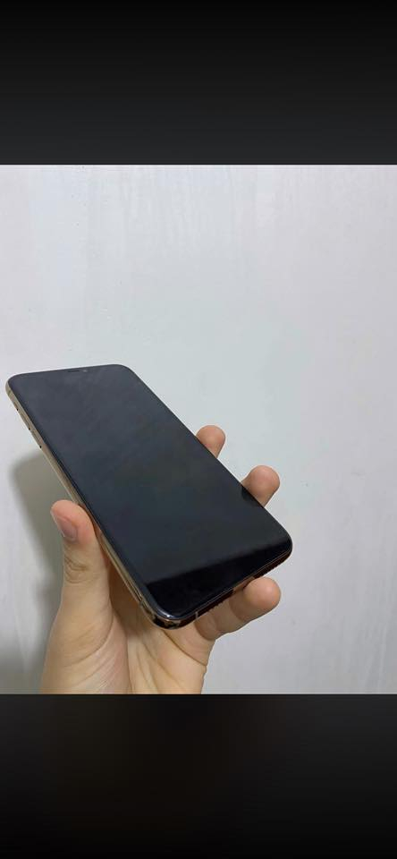 ايفون 11 برو ماكس ذهبي 
ذاكرة ٢٥٦ 
نموذج M 
باتري 100 
السعر ٢٨٥ يرهم مراوس بأيفون 
الجهاز جداً نظيف شاصي لا نمش ولا شخوط 
مستبدل شاشة ٣ خيارات 
فيس ايدي اتصال واي فاي سماعات كلة شغال 
مكاني بغداد مدينة الصدر ***********
