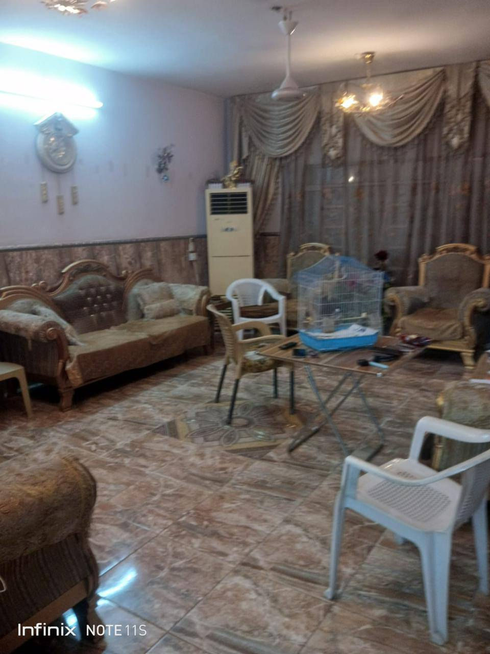 بيت للبيع مساحه 200, متر واجه 10نزال 20 يحتوي 6 غرف نوم واستقبال ومطبخ   صحيات عدد 3,  مقابيل تشجير على شارع 15 الموقع حي الجهاد مربع الطائي خلف حسينيه الزهراء  الاستفسار  على الرقم  ***********
