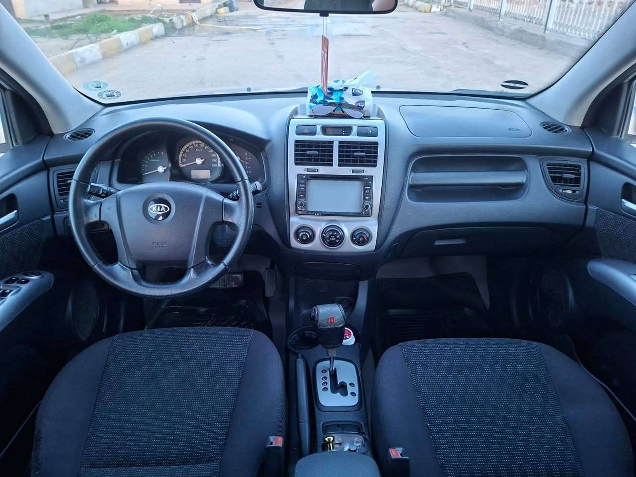 السلام عليكم كيا سبورتج موديل ٢٠٠٨ محرك ٢٧٠٠ سته سلندر تدفئة وتبريد شاشه كاميرا داخل نظيف جدا مكفوله من الحادث والصبغ والبارد داخل نظيف جدا على وضع الشركه صدر امامي وخلفي ممتاز سنويه لل٣١ وهزه لل٢٧ سياره جاهزه بدون نقص مكانها بغداد الدوره ابو دشير هاتف *********** سعرها ١١٨ وبيها مجال ان شاء الله تعالى بغداد, العراق
