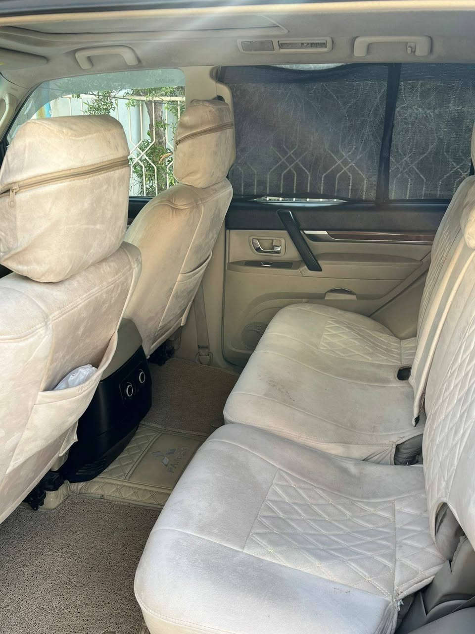 باجيرو 2008  بسيط حگ الجية 

فول مواصفات كفالة عامة ما عدة طخة صغيرة  بل جاملغ عكس السايق فقط 
محرك 3.800
مري شفط 
شاشة جديدة 
تحكم ستيرن 
تبريد و تدفئة بل كشنات 
كشنات كهرباء 
ثلاجة شغالة 
صدر امامي خلفي جديد
منضومة زنون 
فتحة بل سقف 
رقم اربيل الجديد 
لا توجد غرامات 
شرط التحويل ثاني يوم 
مكان السيارة بغداد تقاطع النهروان القرية النفطية 

غير متواجد على الفيس للاستفسار الاتصال على الرقم 

***********
