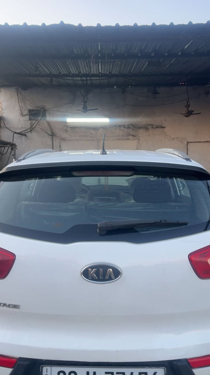 السلام عليكم
للبيع كية سبورتج موديل 2012
اربيل رقم انكليزي بسمي 
بيها بالجنطة خلفيه جوة رقم شويه صبغ 
وجملغ خلفي ورة سايق انطخ عندي وهم انصبغ 
نص موصفات 
محرك 2000
كير محرك تبريد كهربائيات كلها شغالة
مكاني بغداد حي عامل
السعر 143 
***********
