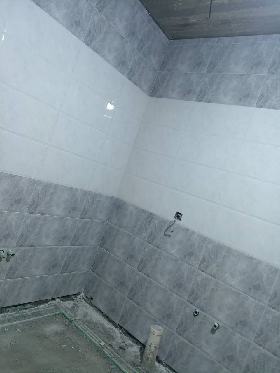 موجود اتنين خلفه سرميك ومرمر وكاشي ودرج موجودين بل الاعظميه انشاء الله ***********
