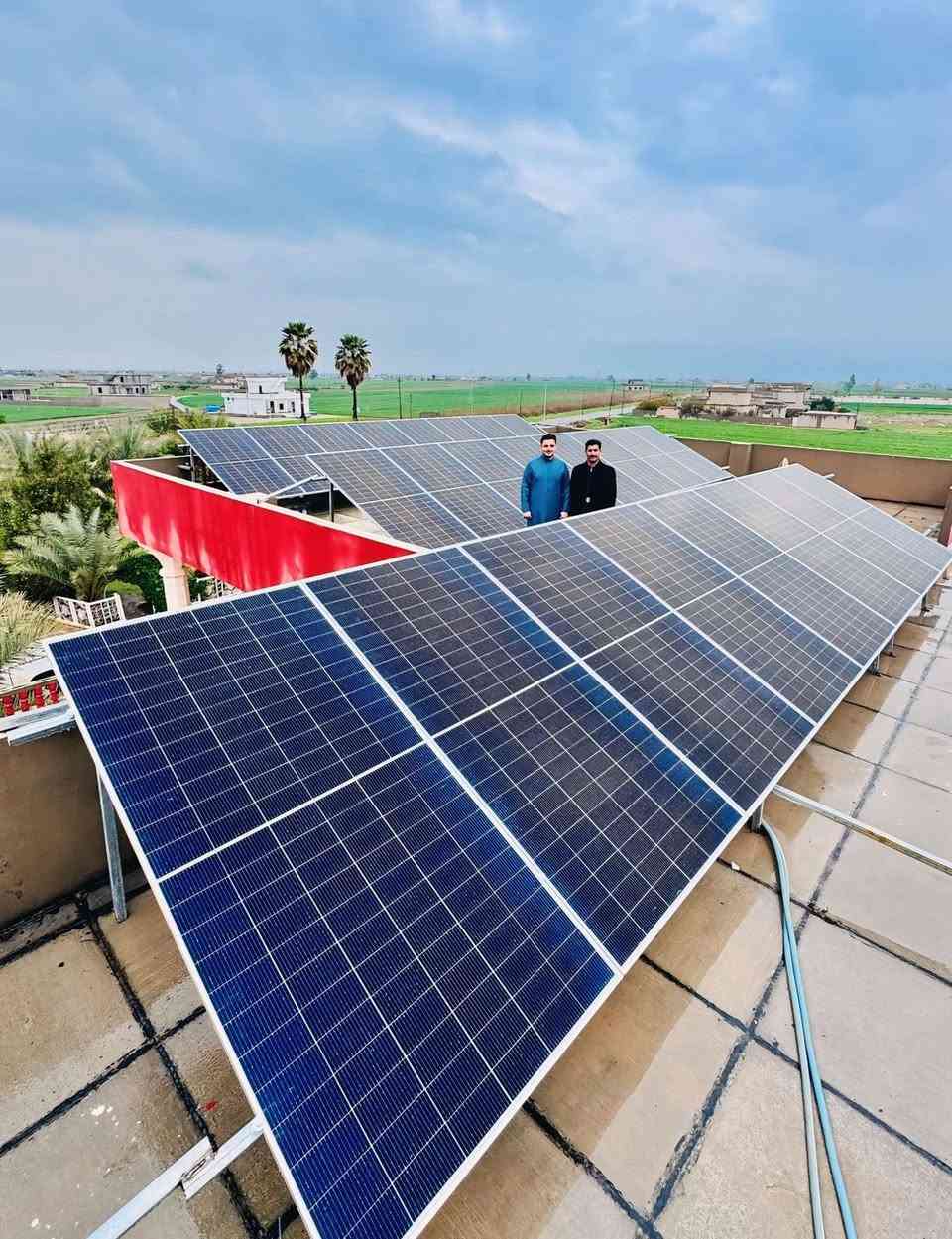 📅 تاريخ اليوم: [2026/3/26 ]
🔆 تنصيب منظومة طاقة شمسية 🔆
 تم بفضل الله تجهيز منظومة طاقه شمسية لمنزل الأخ فندي العبود ابو تقي قرية الويس ضمن الرقعه الجغرافيه لمحافظة كركوك تجهز المنضومه المنزل ب 50  أمبير نهاراً بالاضافة الى 45 أمبير ليلاً 
مكونات المنظومه
🔵 الواح  حجم 600 واط بايفشل ذات كفائة عالية.عدد 22

🔵جهاز انفيرتر حجم.16kw(72 امبير) 

🔵بطاريه ليثيوم حجم15.3kw عدد 3

شركة خليل العزاوي للطاقة الشمسية 
العنوان:
الفرع الاول: كركوك سايدين الواسطي قرب مجمع مينا

الفرع الثاني: قضاء الحويجة السوق الكبير قرب جامع الحاج عبد الواحد
.................................................................... 
ملاحظة مهمة جدا:عند حدوث أي خلل بمنظومتك عليك بتصوير فيديو للشاشة الانفيرتر لحظة حدوث أي خلل ومن ثم إرسال رسالة عن طريق الواتس آب إلى أي رقم من هذه الأرقام أو مراسلة الصفحة عن طريق الفيس بوك ليتسنا لنا معالجة الخلل بأسرع وقت ممكن وتستمر منظومتك بالعمل على مدار 24 ساعه.
.............................................................................
للحجز والاستفسار الاتصال او مراسلة الأرقام التالية  أو مراسلة البيج عن طريق الماسنجر :

ابراهيم :***********_***********

عواد :***********-***********

موسى :***********_***********

عيسى : ***********_ ‭***********

🕒 أوقات الدوام:
من الساعة 9 صباحًا إلى الساعة 5 مساءً

#شركة_خليل_العزاوي_للطاقة_الشمسية ☀️
#الطاقة_الشمسية_مستقبل_العراق
