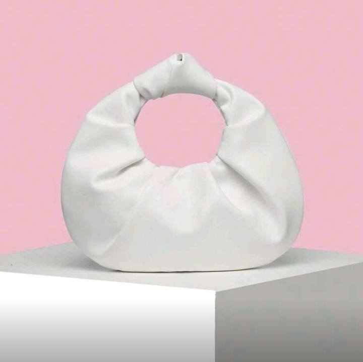 حقيبة يد نسائيه مناسبه لكل المناسبات 
حقيبه فخمه وماركه 
حجمها مناسب قماش صناعي اصلي 🫰 

سعر القطعه 15 الف 

للحجز خاص يوجد توصيل لكل المحافظات 3 الف فقط عرض 💥✨
#instagram #اكسبلور_فولو  #fypppppppppppppppppppppppppppppppppppppppppppppppppppppppppppp
#instamood #explore


**إذا كنت صاحب هذا الإعلان وتريد حذفه لأي سبب، رجاءا أرسل رسالة إلى الدعم الفني**