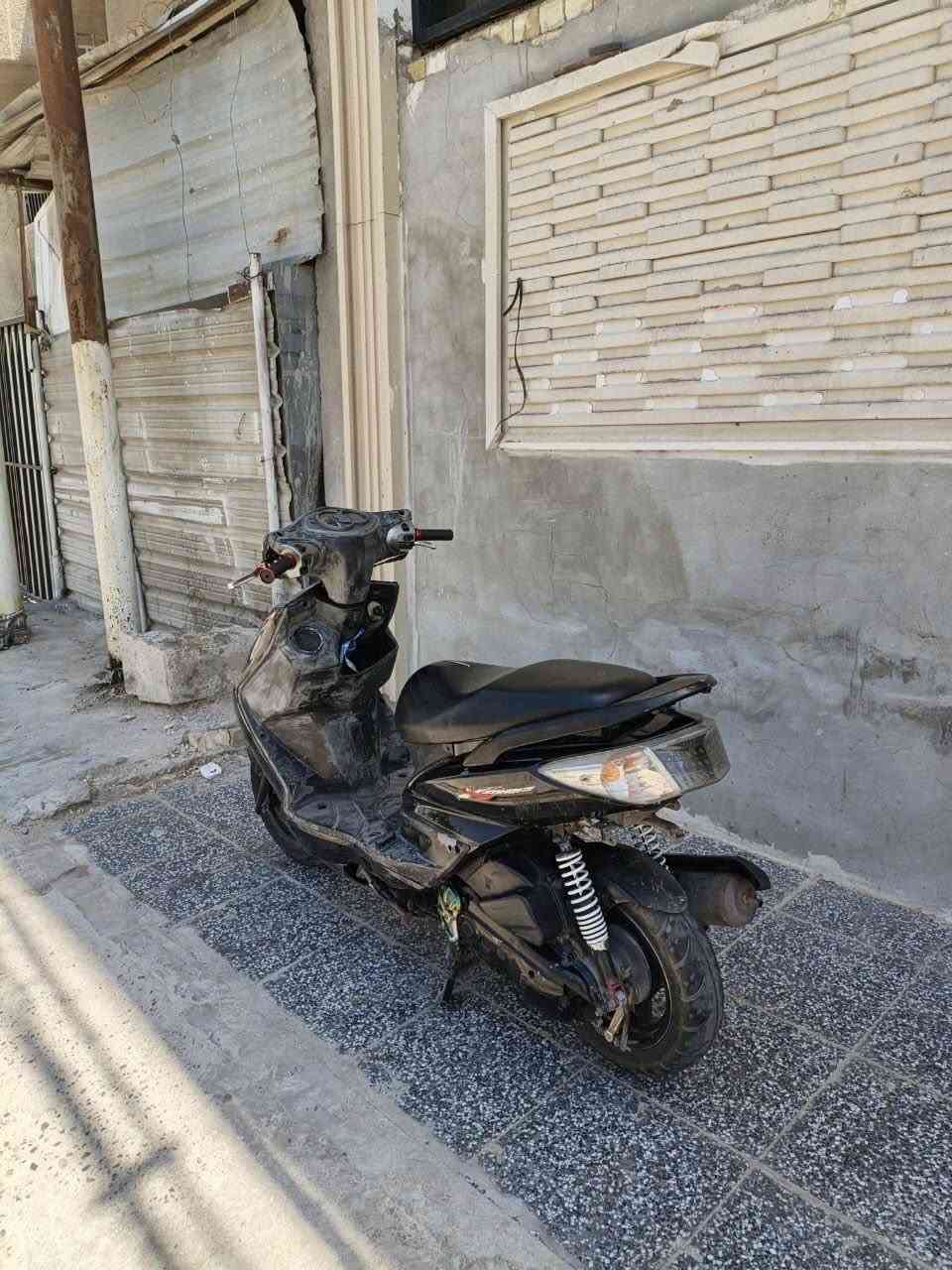 سلام عليكم سكنس فحل للبيع مكينة ناعمه كفرة نضيف كابريتر شلعه ومعدل بيه تزويد اصلي تايرات جدد دهن كله موتل كل ١٠ ايام ابدله 
*********** مكاني جامع نداء
