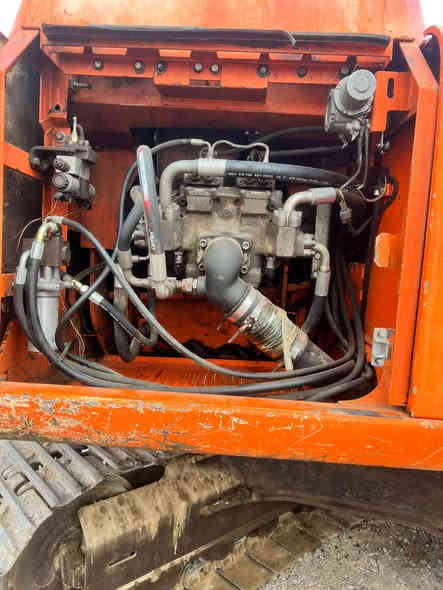 السلام عليكم حفاره للبيع هيتاشي موديل2002
حجم 285 حفاره شرط المضخات والمحرك والكهربائيات
نطيك بيه كله شرط الكانترول وزناجيل وضع شركه
الرقم *********** @ ***********
