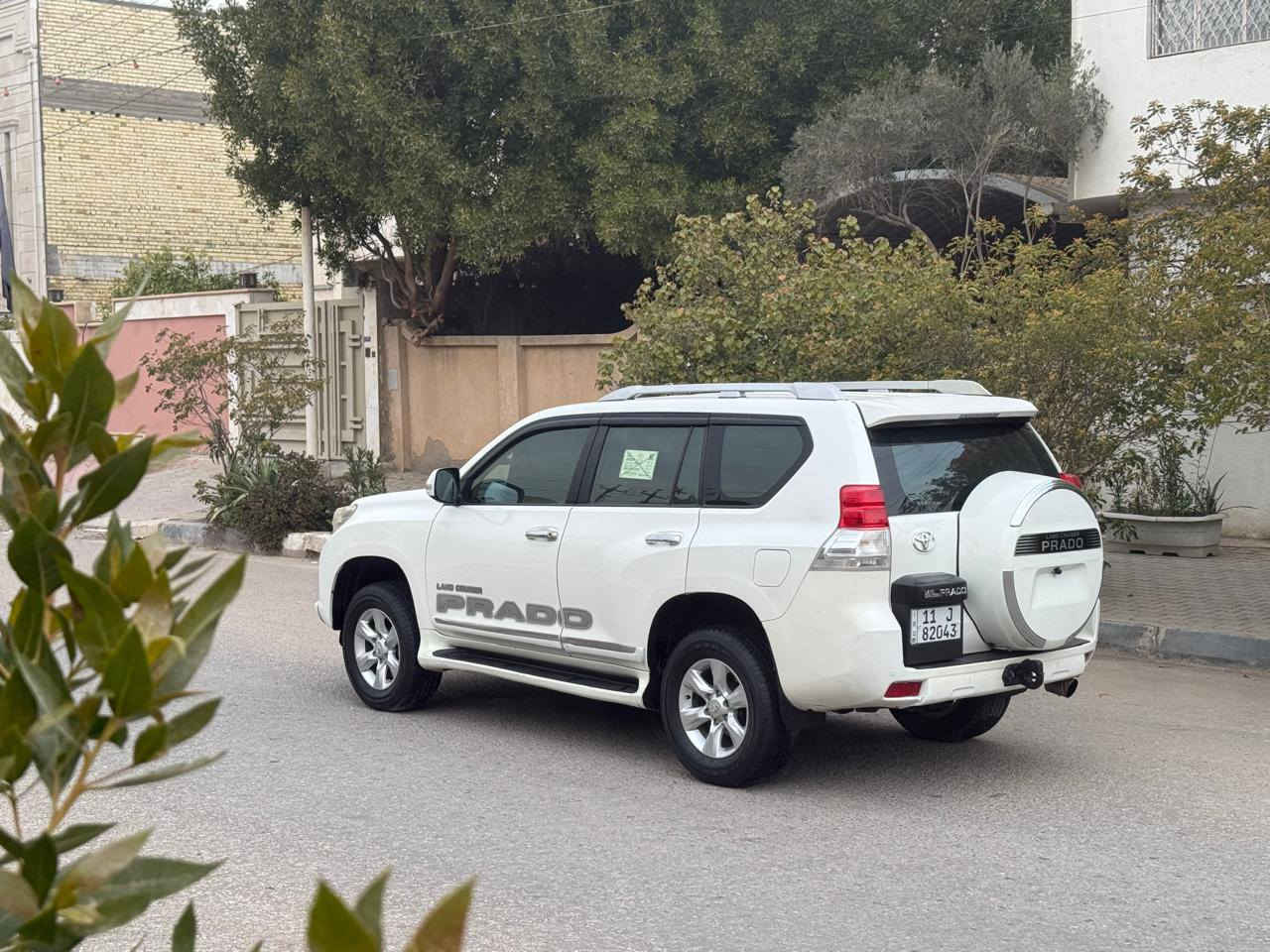 السلام عليكم *********** للبيع برادو موديل ٢٠١١ السعر٢٢٥
خليجيه مكفوله كفاله عامه مواصفات لسياره محرك ٢٧٠٠ سبير معلق شاشه وكامرا وحساسات ٧ راكب ٣ قطع تبريد تحكم ستيرن جهتين مري شفط اشاير عل مري لايت زنون مكينه وكير وحداديه وتبريد وتخم تاير بحاله ممتازه جدا جدا رقم بغداد انكليزي  بأسمي سنويه وهزه جديده لسياره في كربلاء
