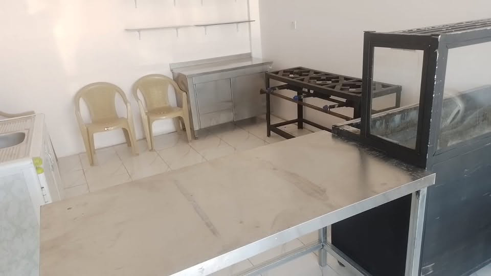 اغراض مطعم للبيع كل شغلة وسعرها الاستفسار على الرقم  ***********.   المكان الدورة ابو دشير

