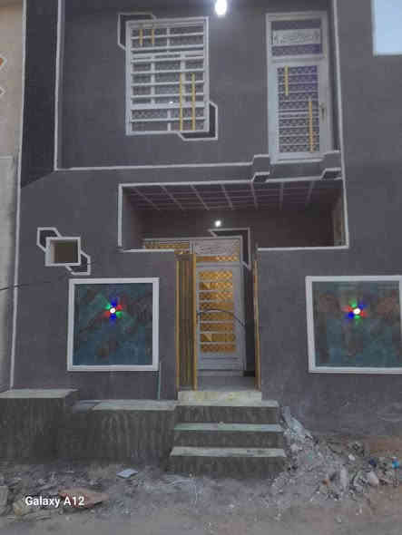 يالله السلام عليكم بيت لبيع. يحتوي طابق ونص مساحه 65 سند 25 بسمي تحويل ثاني يوم مقر لبيت خلف مجمع سيد سماعين  نتصال ول ستفسار ع ا رقم ***********
