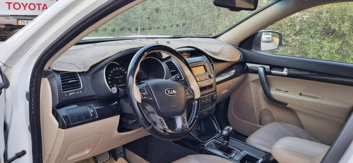 سلام عليكم للبيع كيا سورينتو موديل 2015 فول مواصفات بس بدون سلايت محرك 24 مفتوح شرط فحص ماشي 139 باتري جديد سنويه جديد لل ٣٠ بسمي هزة شهرا رابع ينتهي سنة جديد سيارة بدون مصرف مال بيت بصمات اثنين بيها دفتر بنزين بيها شرط تحويل غرامة مكاني كركوك سعر 175 بيها مجال قليل او اتصال عل رقم *********** تحياتي . كركوك, العراق
