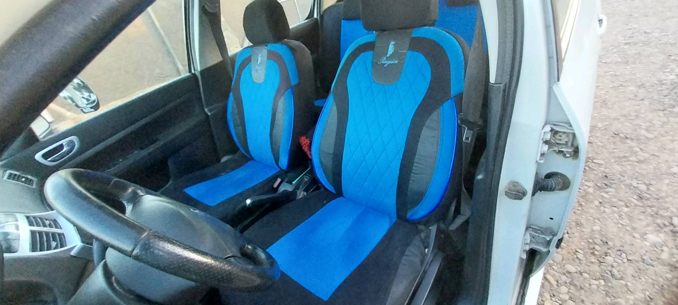 بيجو ٣٠٧ موديل ٢٠٠٦ رقم بابل بأسمي تحويلها بغداد رقم دولي جديد هزه جديدة شادلها كير ومكينة مال حاوية اخو الجديد صدر امامي وخلفي جديد نقصها فقط التبريد 
مكاني بغداد السعر ٥٥ وبيها مجال لان مستعجل على البيع 