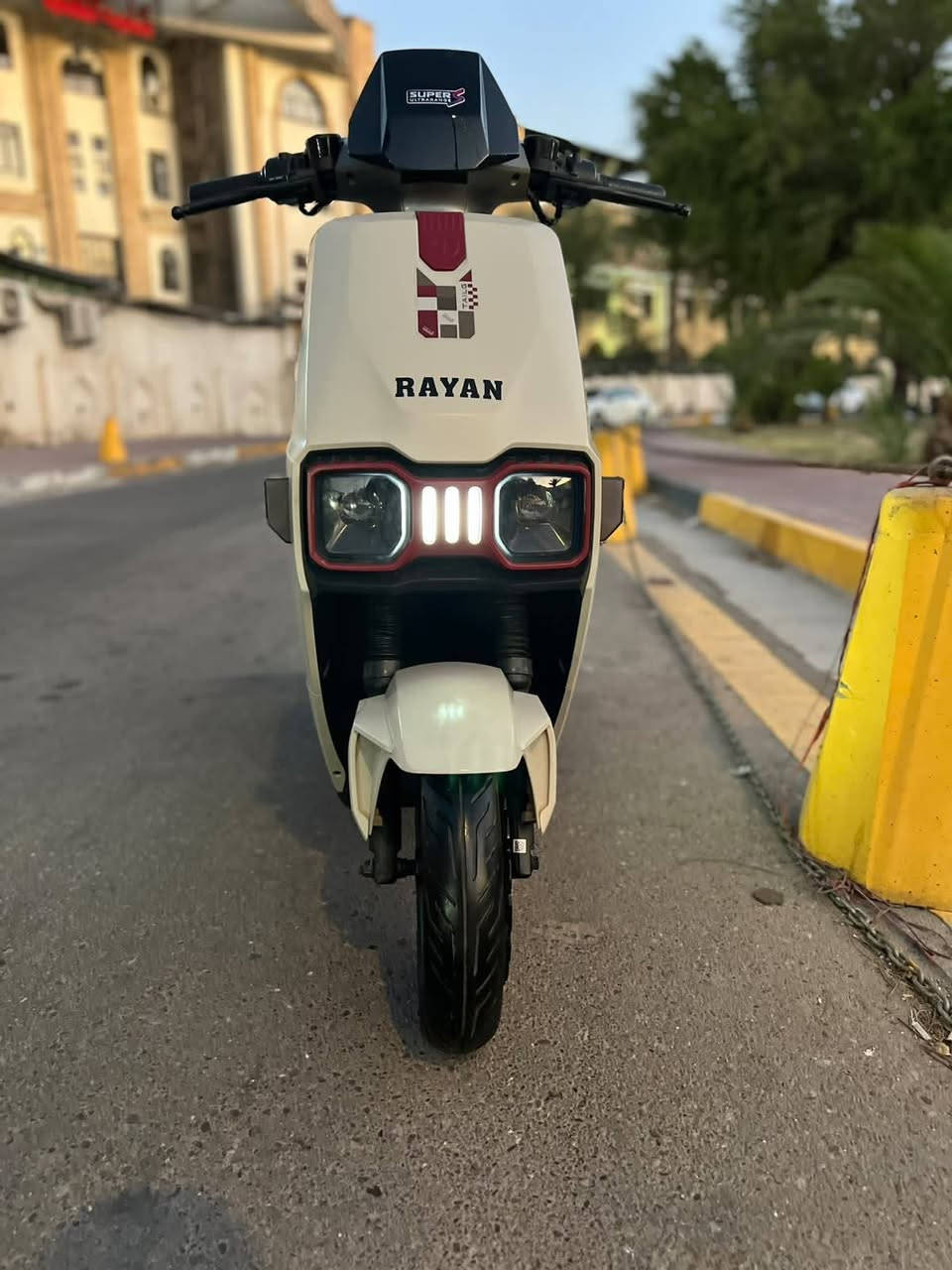 سلام عليكم شياب دراجه شحن البيع نوع الريان  ام  عيون جيل ثالث الحديث تجي بصمه سكيورتي  دراجه استخدامها يومين فقط الله يشهد وصل شراء دراجه بعدها وكاله كل غراضها بل كارتونه 
 دراجه زلغ مابيها كفاله عامه اي نقص مابيها كلها كامله وجاهزه /مواصفاتها👇

بطاريات عدد (6) كبار دبل 🦾
النوعيه 🪬(الريان/ RAYAN)🪬🧿
3سرعات 🪬
تحمل شخصين🫂
تشغيل  نضامين بصمه او سويج🥇
سرعه الدراجه60🧿🪬
تتحمل وزن عالي جدا🏋🏻‍♀️
نضام  تشغيل عن بعد🤺✅
نضام السرقه 🥷🏻🏃🏻‍♂️
تمشيك (50) كيلو✈️
لون الدراجه مميز كلش
بصمه 💕
كلوب لد ابيض عالي ناصي🔦💕
استان صفح🔆
استان تعليك 🔱

اي استفسار اتصال ✅👇

مكاني بغداد ***********
