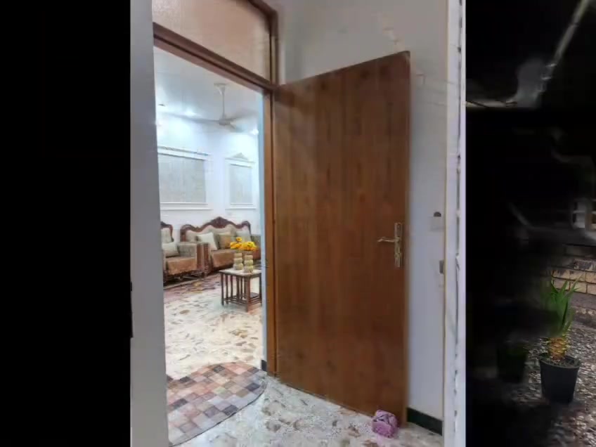 يا الله
بيت طابو صرف للبيع 
مساحة ٢٥٠م طابقين 
حي الموظفين خلف مدرسة
 النون والقلم الأهلية
بناء درجة أولى بناء جناي 
متكون من ٤ غرف نوم و٢ صاله
و٣ مجمعات صحيه
ومطبخ حار وبارد  
واستقبال ما شاء الله  هيبه بالمناسبات
من حيث المساحه والديكور 
وكلدور وكراج وطرمه 
للأستفسار أكثر 
مراجعة مكتب دار السلام
 بحي الموظفين
 او الاتصال 
ابو حيدر 
***********
***********
ابو حوراء 
***********
***********

