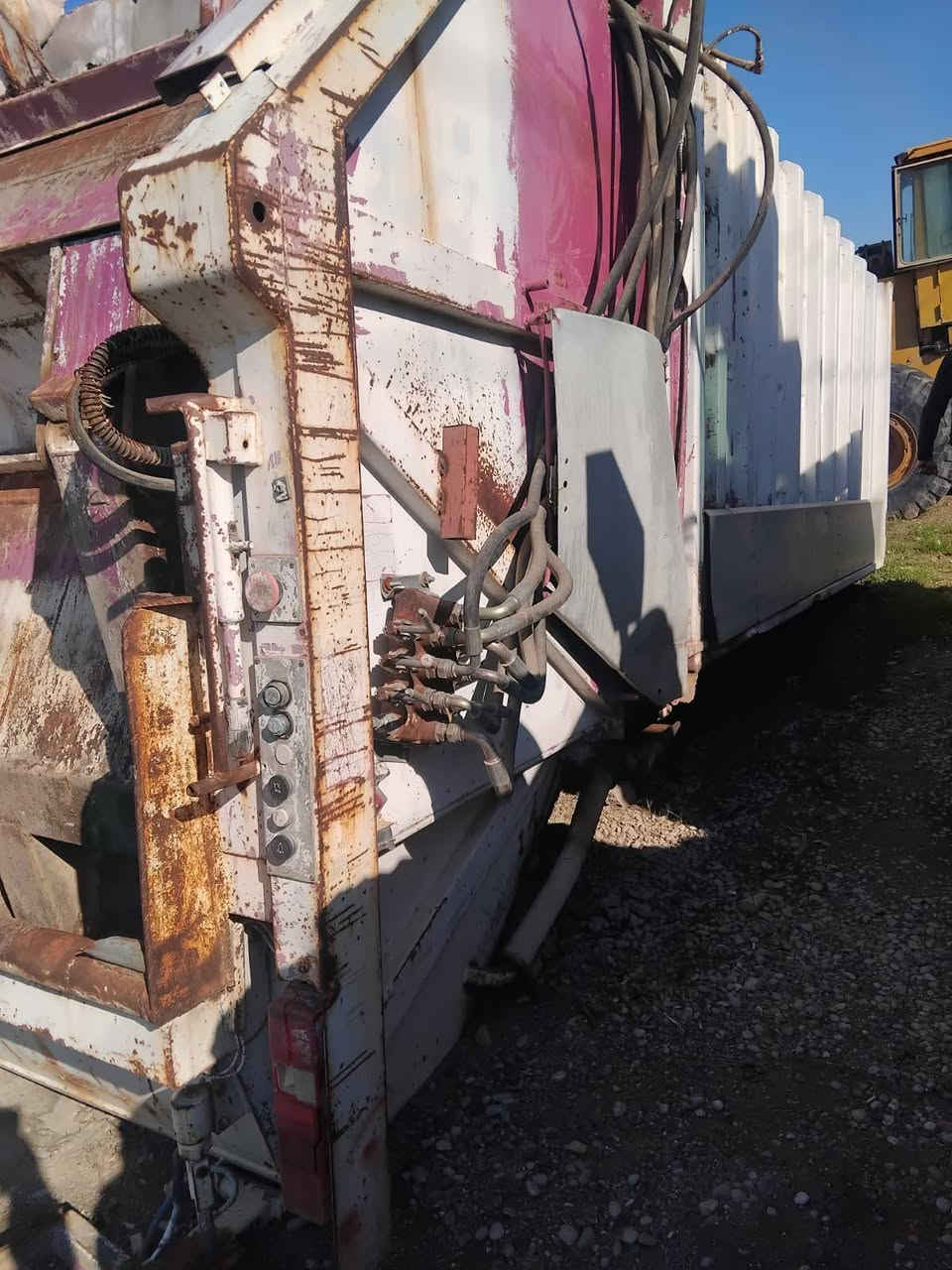 السلام عليكم كابسه للبيع طول 6 امتار عنوان كركوك سعر 50 رقم الهاتف ***********
