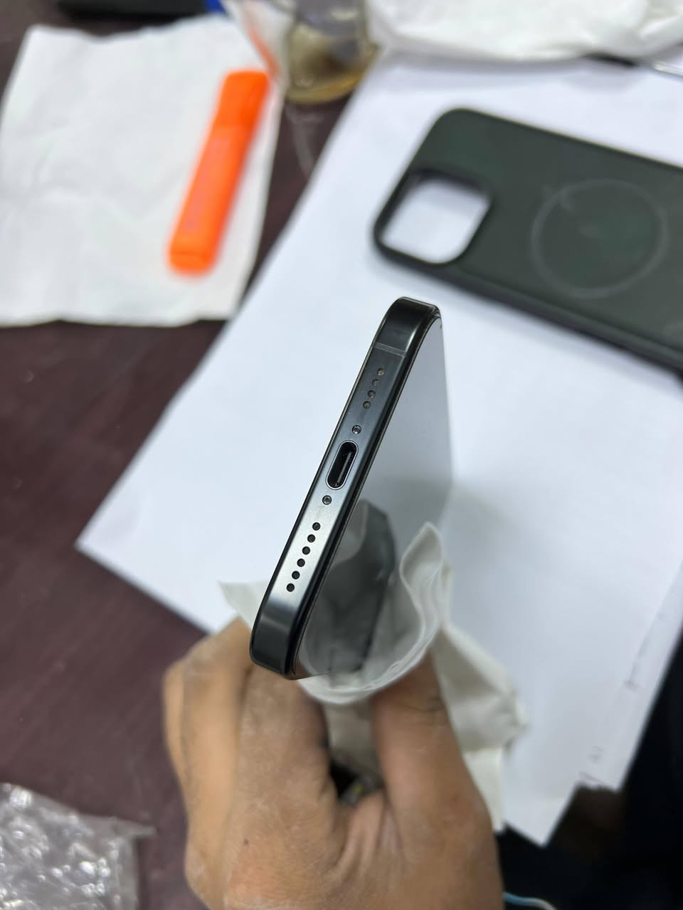 السلام عليكم
ايفون 16 برو ماكس ذاكرة 256 
بطارية 100‎%‎ 
عدد دورات الشحن 72
نظافة 100‎%‎ ومكفول مع ملحقاته 
السعر1450عراقي 
عنواني بغداد كاظميه
***********
