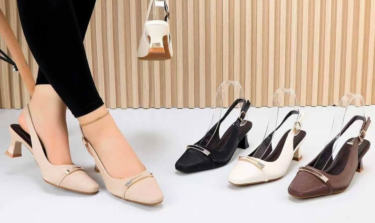 #جديد   وصل اليوم  
حذاء نسائي  جلد طبيعي موديلات مختلفه 
قياسات  36  37  38  39  40 
 السعر   15  الف  
                
أزياء ثائر            ... 
ديوانيه_عفك 
#عمارة_ابو_باسم 
قرب_صيدلية_الدلال 
#مقابيل_مول_البصري ..  
...


**إذا كنت صاحب هذا الإعلان وتريد حذفه لأي سبب، رجاءا أرسل رسالة إلى الدعم الفني**