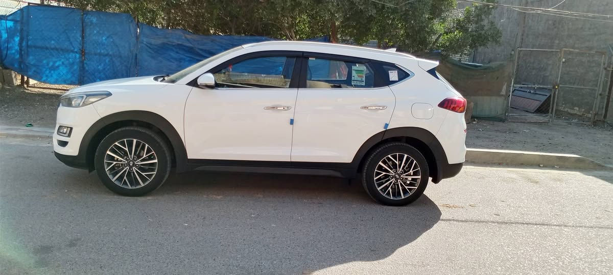 للبيع توسان موديل 19 خليجي شركه الكاصد يعني المواصفات الاصليه فول مواصفات عده بانوراما رقم بغداد الجديد و تحويل مباشر سيارة جديدة ومكفوله من الصبغ والبارد ماشيه 87 ألف العنوان بغداد والشراي يتصل ***********
