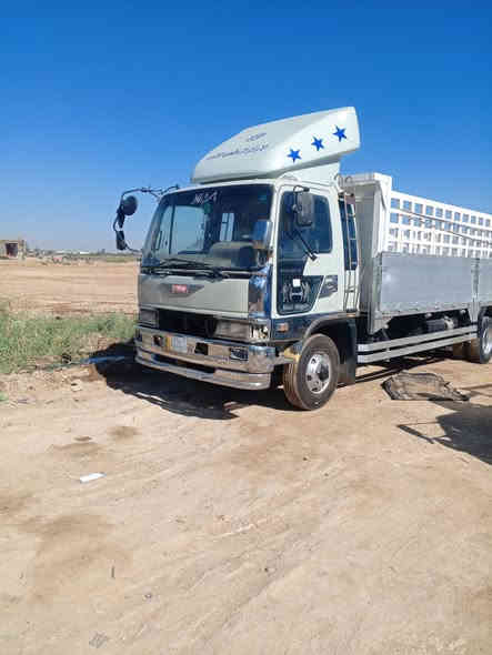 سلام عليكم سياره هينو للبيع سته وربع مديل 96مكينه سبعين عادي لاصرف ولابخار ***********
