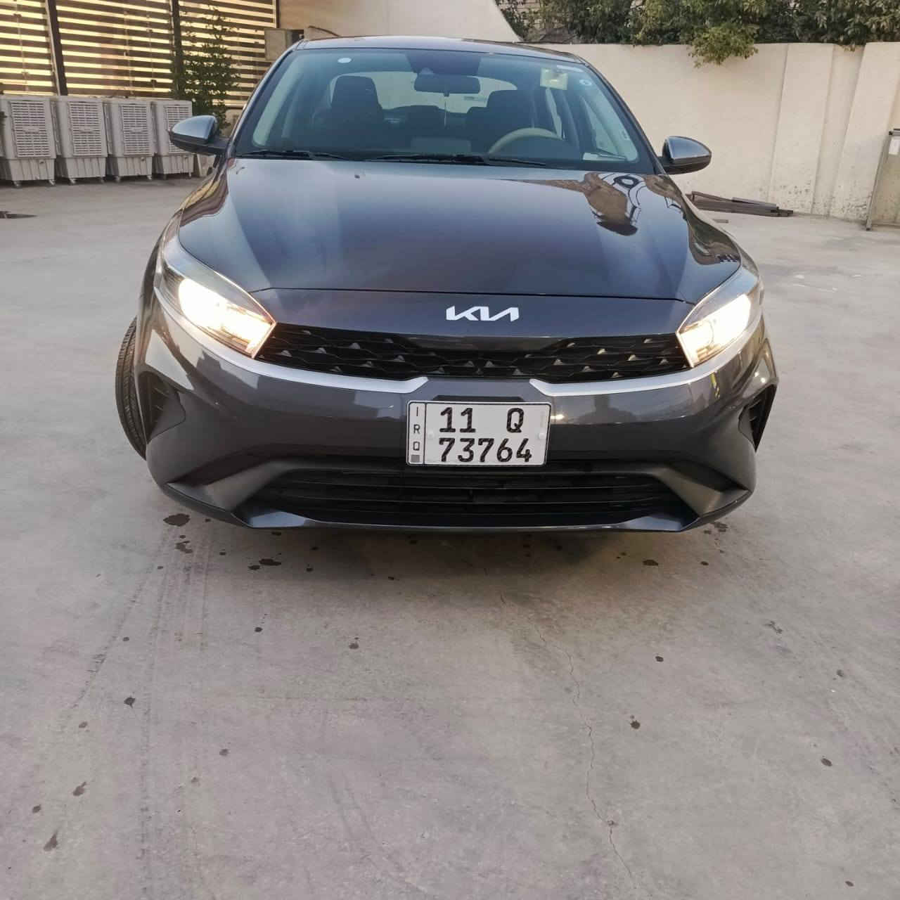 فرتي أمريكا موديل 20023 السيارة جديد بسمي مكانه بغداد بل الكرايعات حدثه خالفي فقط بارد وصبغ دعامي  ماشي 100 ألف السعر 148 وبيه مجال   ***********
