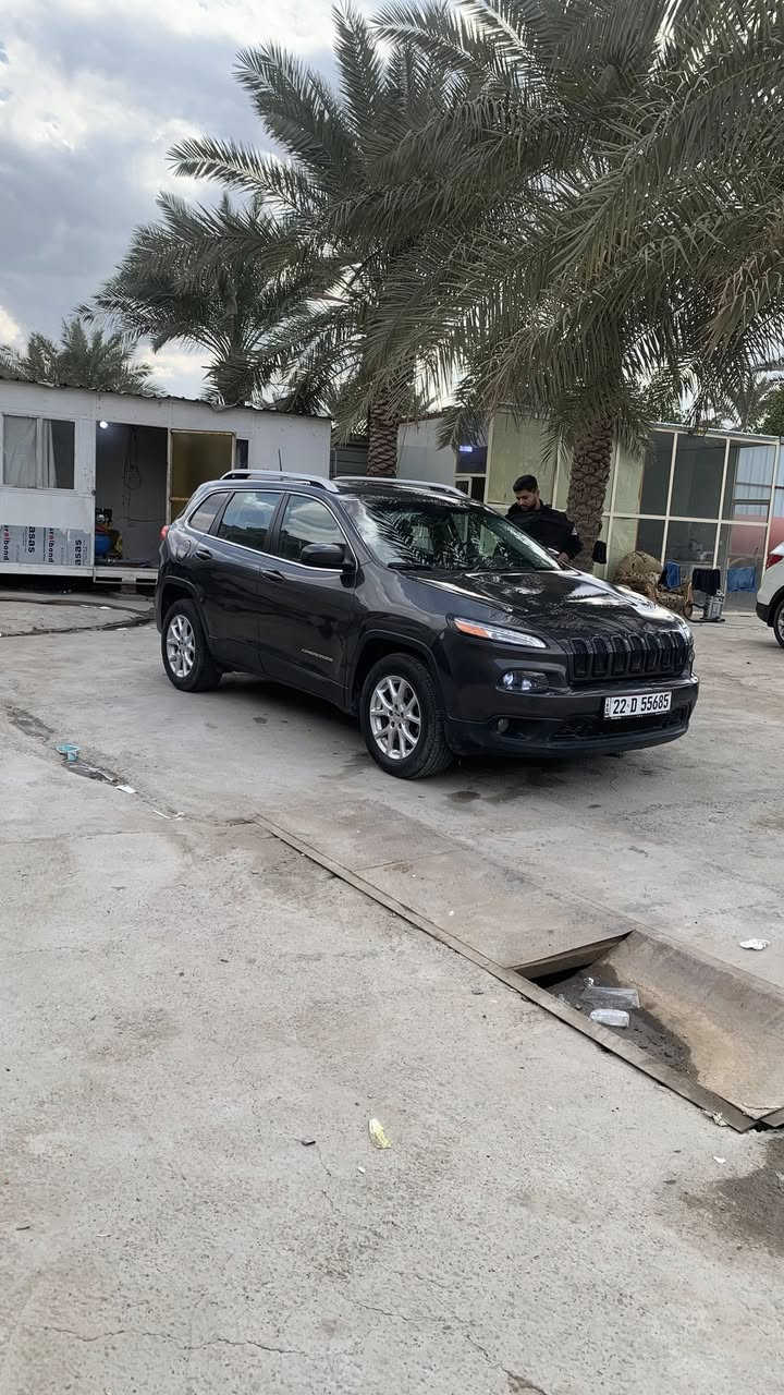 جيب بزون شيروكي 2017 مواصفات لاتيوتد 🚀🚀
مال بيت 🏠 
محرك 6 سلندر 3200
كير + محرك مكفولات
حادثها موضح ب صور + رقم شاصي 
ايرباكات سليمة كلها
ماشية 123 الف ميل
سيارة بوضعية جيدة جداً 
حدادية  جيدة
تبريد + تدفئة 100‎%‎
تدفئة كشنات 
تدفئة ستيرن
هيترات مري جانبية
تبريد ثلاجة قطعتين امامي خلفي
شاشة حجم كبير بلادية مال جيب
+تحكمات داخلية + اوامر التبريد
سماعات عدد 6 مع الدمام البلادي
سايد بريك بصمة
تشغيل عن بعد 
عدسات LED نهارية + لايتات LED
كامرة خلفية 
غرفة داخلية نظيفة جداً 
تايرات جديد
باتري جديد
سنوية باسمي 
رقم اربيل جديد + هزة جديد
سيارة مناقصها اي شي الفضل لله تشغل وتطلع
السعر 126 بي مجال
بغداد الدورة
***********
