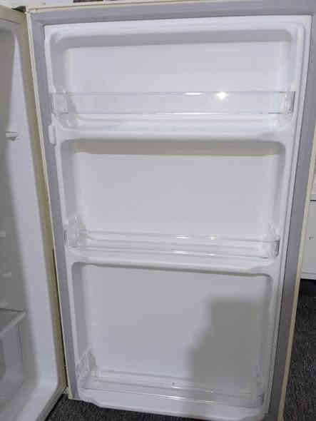 سلام عليكم اخوان هاي الثلاجه جديدة اسم مستعمليها للبيع 
للاستفسار اتصل ع هذا الرقم ***********
