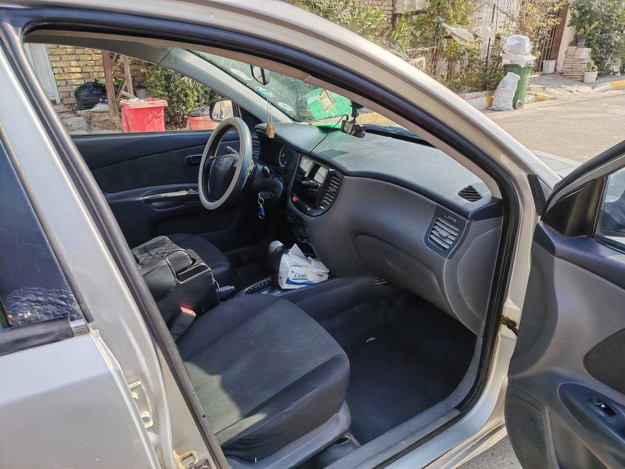 كيا ريو ٢٠٠٩ رقم بصره انكليزي بيه جراد والصوره واظحه سياره خيرمن الله تجي وتشوف بعينك
٨٣وبيه مجال للشراي
***********
