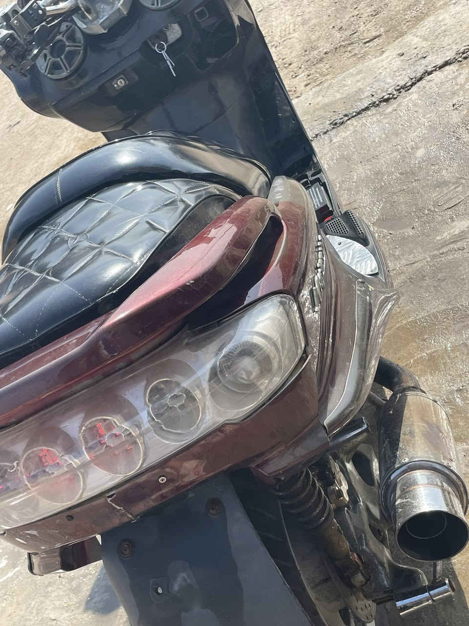 سلام عليكم ماجستا
دبل رون 
جاهزه نقصها فقط دواسات الي على اليمنه وعلى اليسره 
كلها شغاله 
مابيه اي نقص 
منفيس موجود 
موديل 2010
مكانها بابل الاسكندريه ***********
