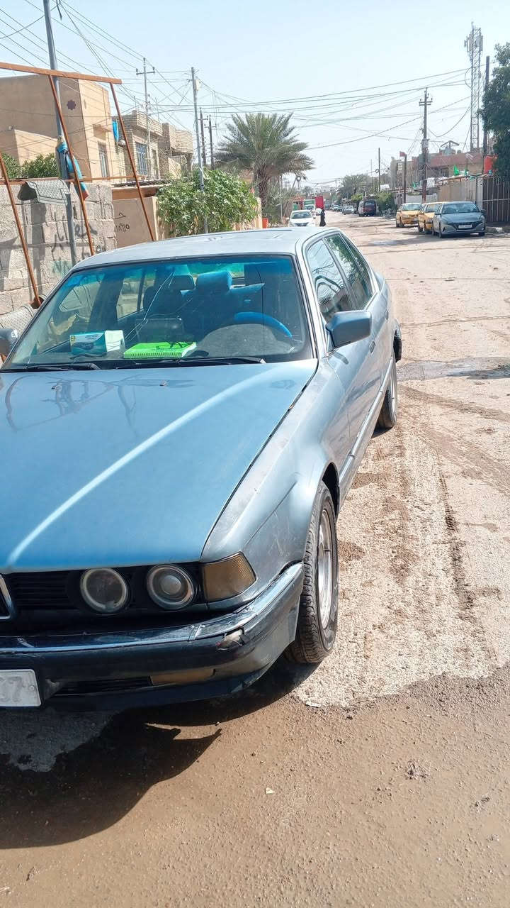 السلام عليكم  للبيع
BMW  730i
موديل 1991
شرط التحويل 
رقم نكليزي سنويه لل2029
گير عادي 
گير ومحرك شرط
كهربائيات بلاد شرط وكلشي شغال 
نضام نزلاق  
سلايت شغال
باتري جديد 
مسجل شاشه ايباد 
سستم مضخم صوت
فطر بالدشبول مابيهه
غرفه جديده 
بطاين البوب جديده 
تجي تشوف بعينك
تبريد تفحص ثلج قبل متشتري 
صدر امام خلف 
اي ضربه مابيهه شرط 
سياره بلاديه عاوزهه صبغ فقط 
تراي 200 شرط
السياره مكانهه بغداد الدوره 
سعرهه 39 دينار متذب عليهه غير الصبغ جارده عل بلاد قطره معجون مابيها  ولا ضربه تحويل ثاني يوم شوكت ميعجبك
 مكاني بغداد الدوره
***********
***********
