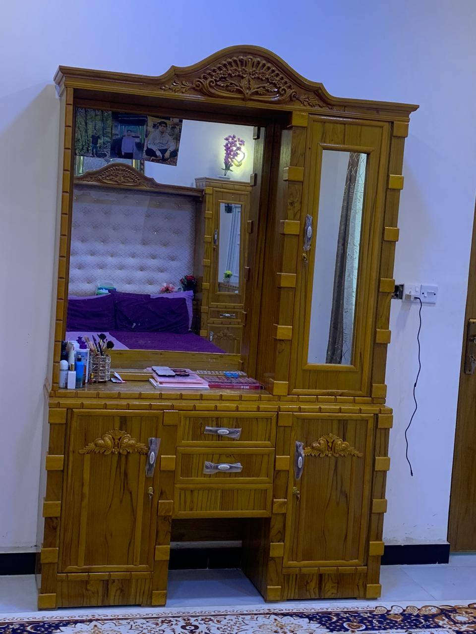 السلام عليكم غرفة اخشاب صاج درجه أوله للبيع نضيفه كلش استعمال قليل كلش بعده جديده 
سبب البيع غيرت سكني لغير محافظه 
مكانه ميسان كميت
السعر مليونين 
*********** الأستفسار
