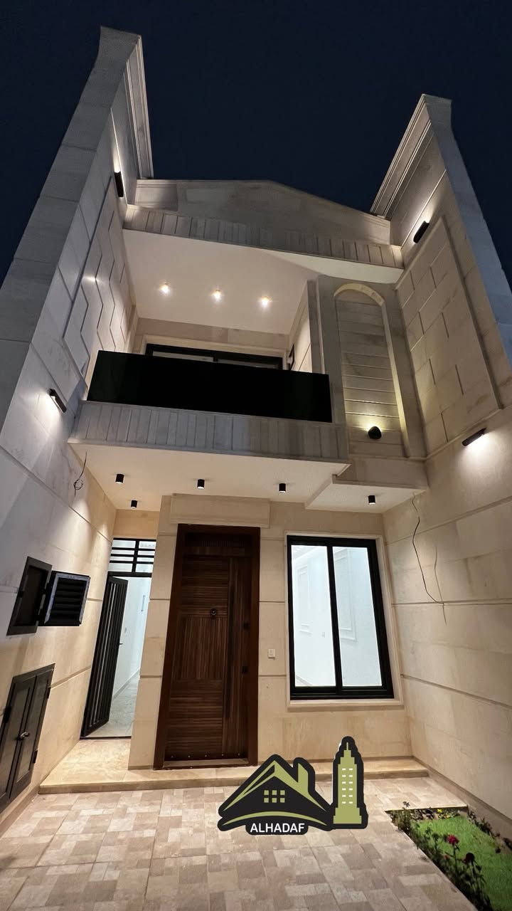 🏡 بيت للبيع زيرو – حي البنوك / خلف شارع باريس
📏المساحة:  142.5متر

📏 الواجهة:4.75

📏 النزال: 30 متر

🛏 عدد الغرف:4 غرف نوم + صاله + مطبخ وخدمات 

🏗 البناء: فول حديث 
    واجهه وأرضيه مرمر + المنيوم + منضومه انترنت+       كامرات 

📍 الموقع: مميز جداً – حي البنوك / خلف شارع باريس

📞 للاستفسار والمعاينة:

مراجعة مكتب الهدف للعقار
📍 حي البنوك – شارع الكنيسة – بأتجاه جسر البنوك مجاور مكوى ريحانه

للأستفسار الاتصال متوفر واتس اب
          ***********
