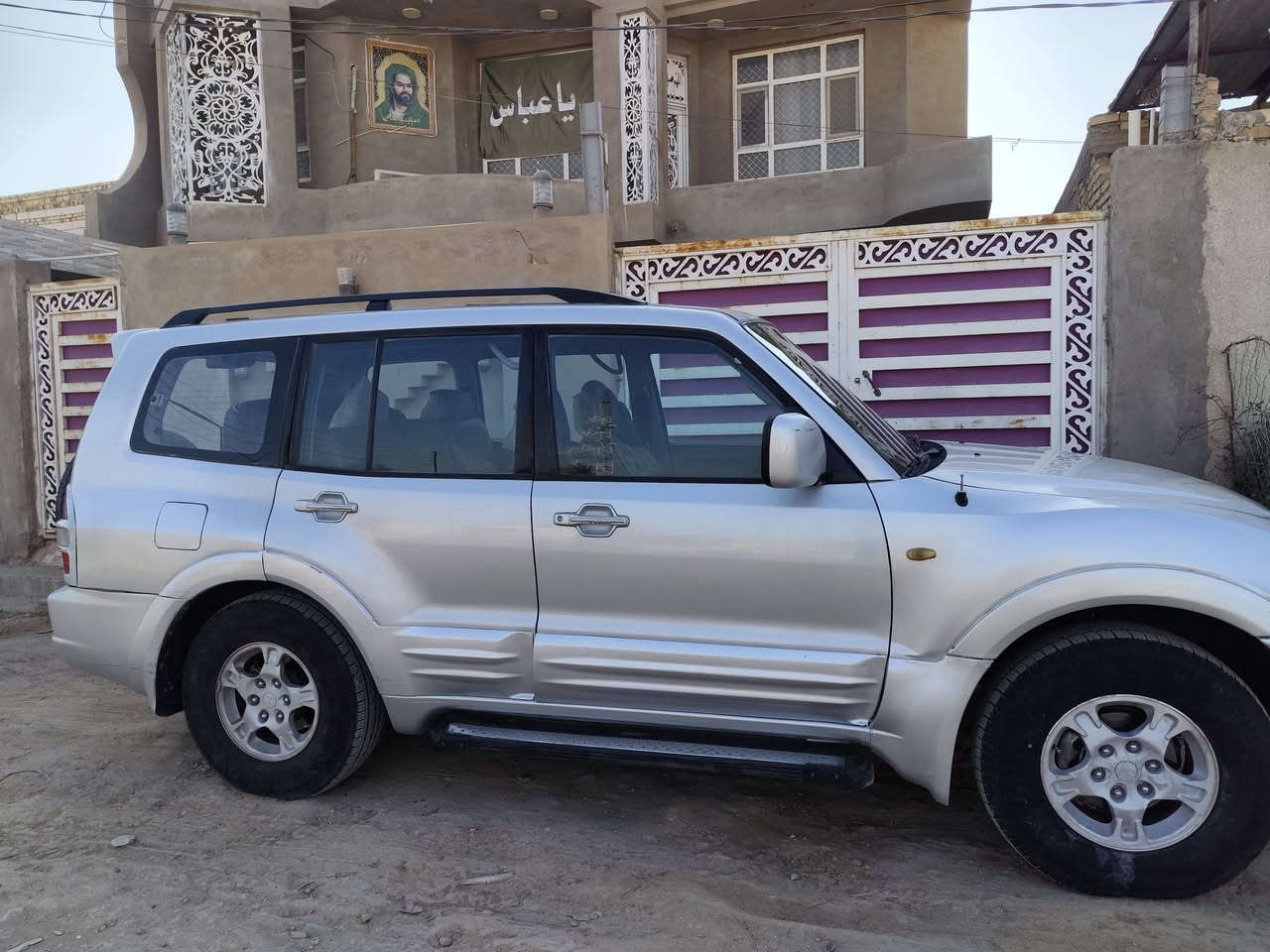 السلام عليكم 
باجيرو موديل 2001 فول مواصفات 
تبريد، تدفئة
سبعة راكب
فتحة سقف
ثلاث قطع تبريد بلادي 
گير، محرك،  مكفول 
تخم تاير جديد
مصبوغة صبغ عام بسبب الجراد
السعر 60 ورقة
وللاستفسار اكثر اتصال على الرقم
***********
مكلف بالنشر، غير متواجد على الفيس
