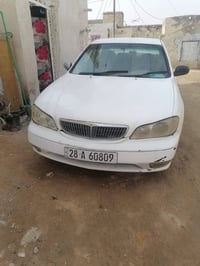 نيسان صالون • ٢٠٠٠ • نجف