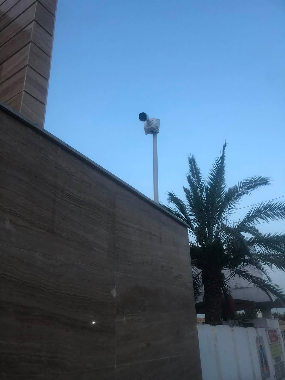 تم بحمد الله تنصيب كاميرات مراقبة وتم تأمين البيت بأحسن صورة يوجد لدينا تجهيز وتنصيب وصيانة جميع أجهزة الكاميرات بنسب الاسعار 
 الاستفسار ***********
