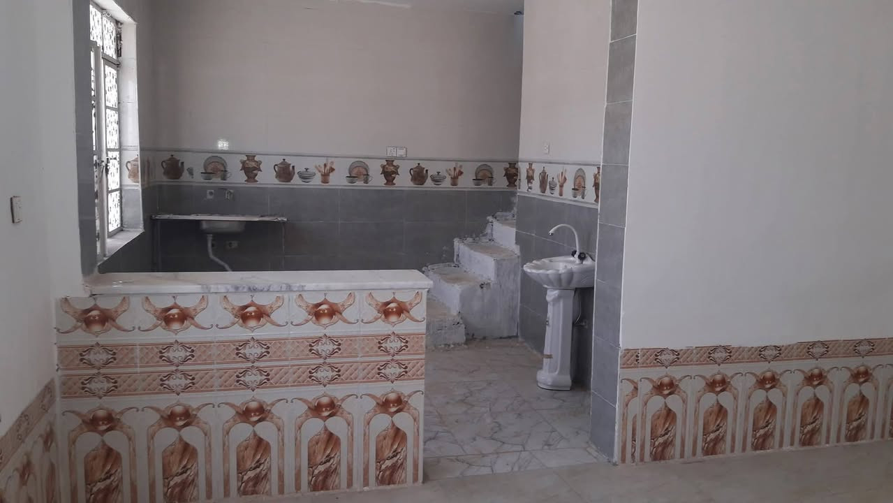 الشقة للايجار   🏡🏡
بناء حديث 
تتكون من  ٢ غرفه نوم  وصاله ومطبخ وصحيات
النعمانية  شارع  ٦٠  قرب جامع جعفر الطيار مجاور الصيدلية.
  للاستفسار الاتصال
***********
